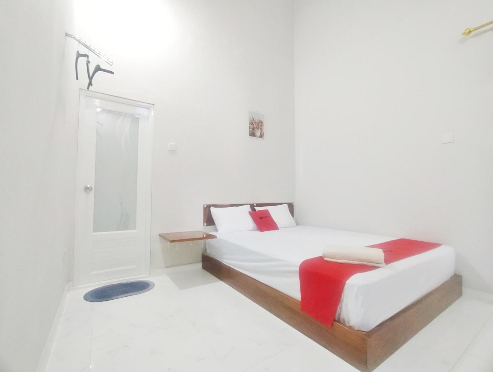 Reddoorz Syariah Near Stasiun Purwokerto Hotel Exterior photo