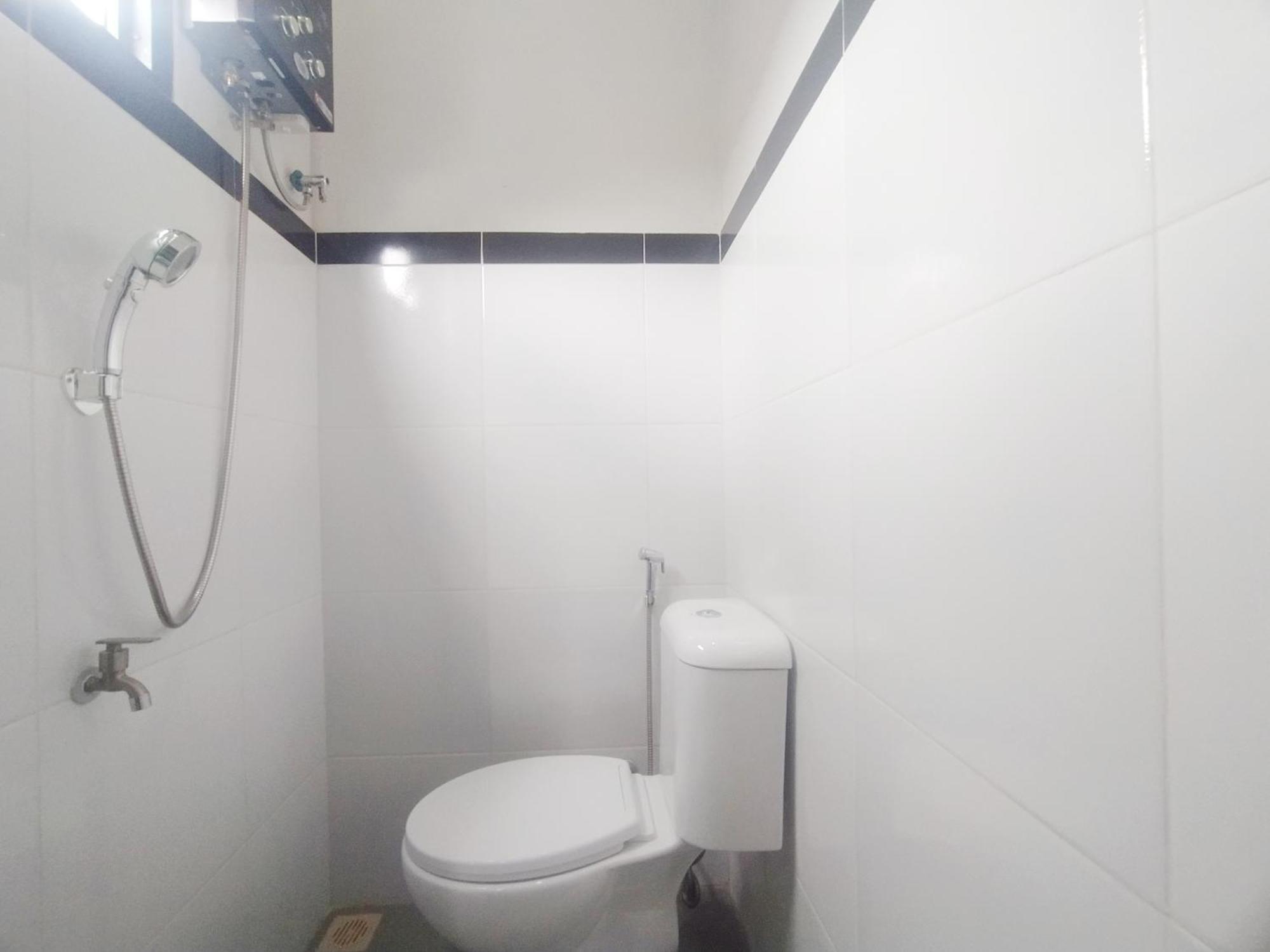 Reddoorz Syariah Near Stasiun Purwokerto Hotel Exterior photo
